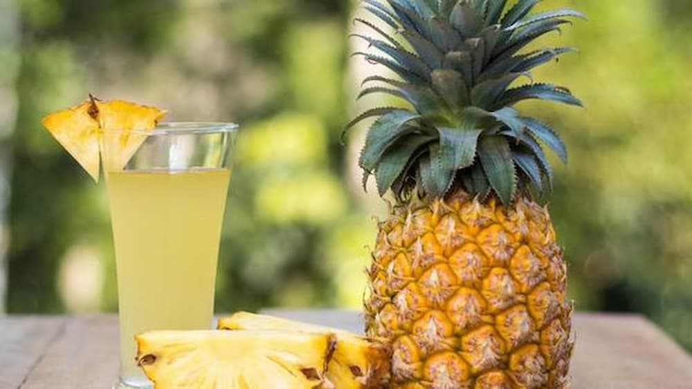 آبمیوه آناناس کوچک با بسته بندی جمع و جور و مصرف آسان